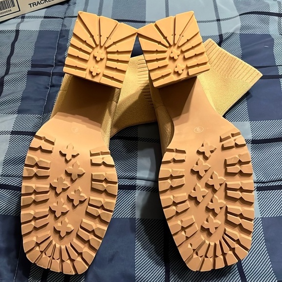 NEW Sock Boots Platform Chunky Heel Booties Square Toe Slip size 9 - Picture 6 of 6